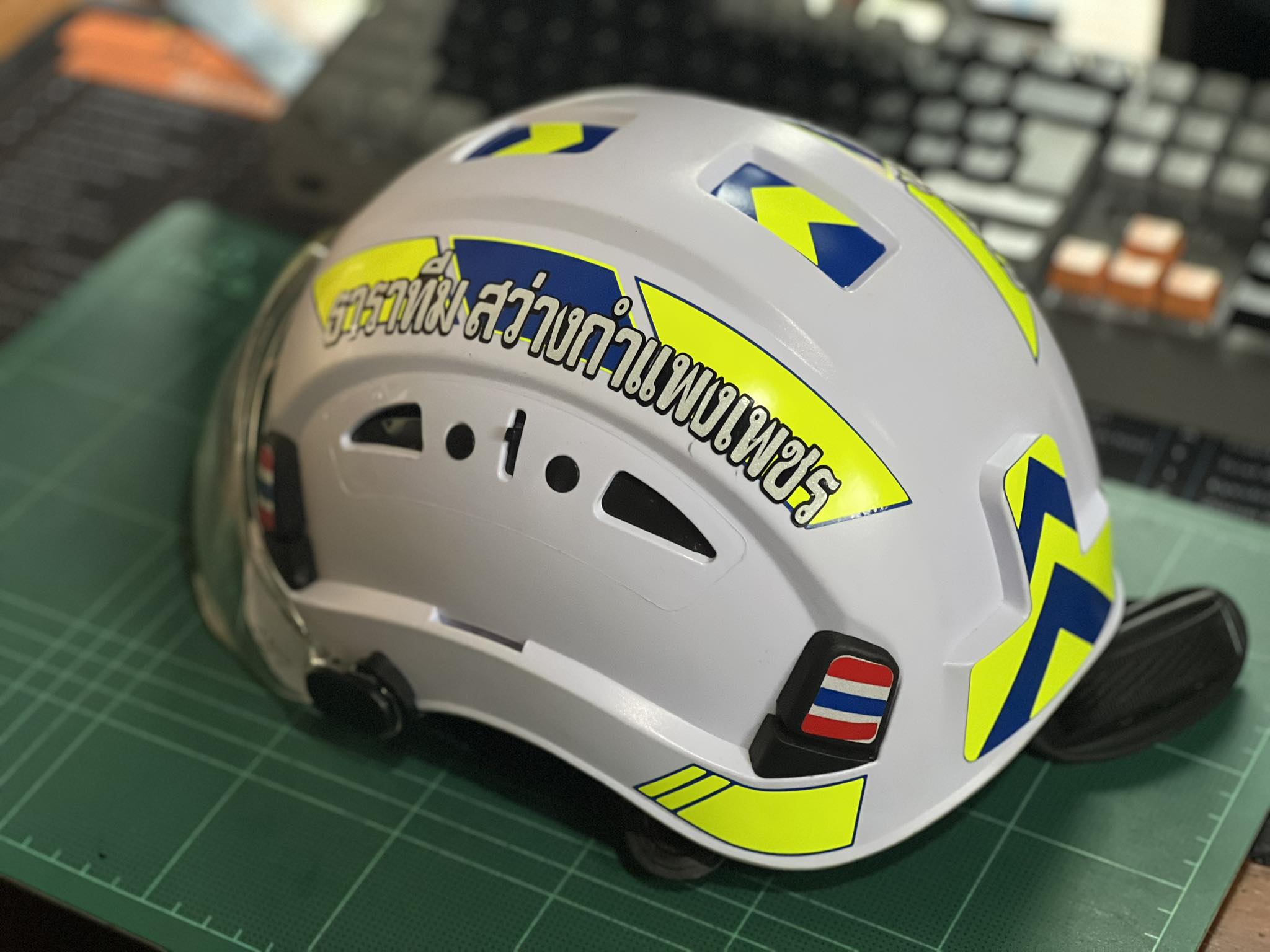 สติกเกอร์ติดหมวกกู้ภัย สติกเกอร์สะท้อนแสง 3M , ฟลูออเรสเซนต์ เรืองแสง